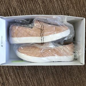 NEW Steve Madden Shoe